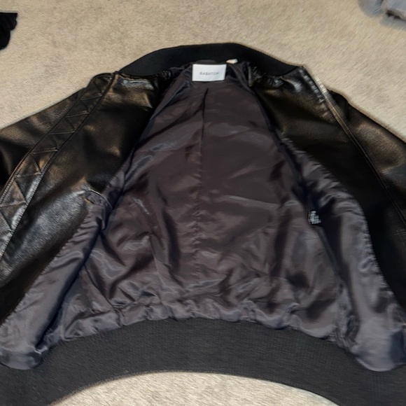 Aritizia- Babaton Vegan Bomber Jacket. Brand new condition - Picture 2 of 8